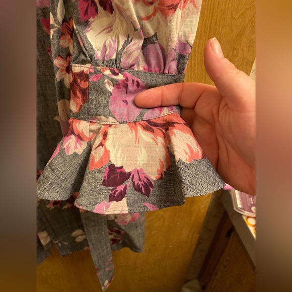 New with tags! Beautiful long floral jacket - Picture 5 of 8